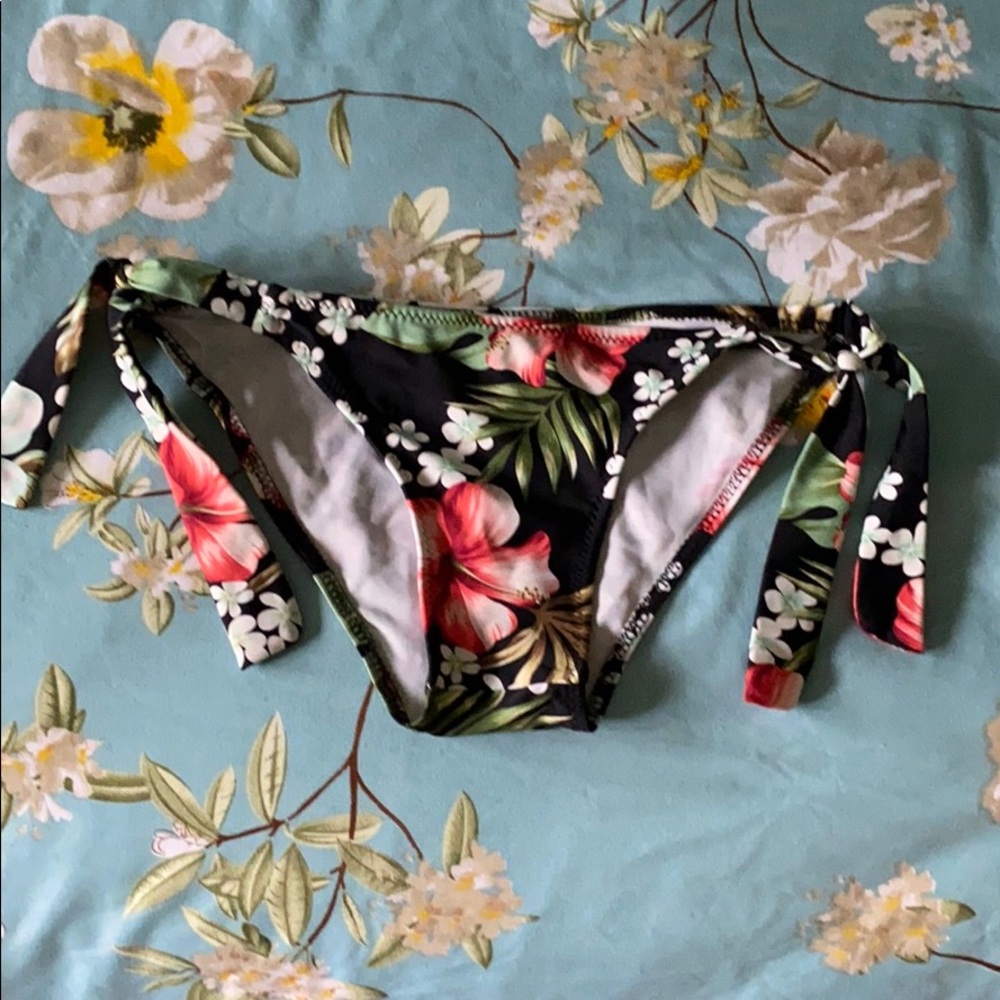 Bikini bottoms